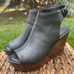 Kenneth Cole Black Leather Hooded Vamp 